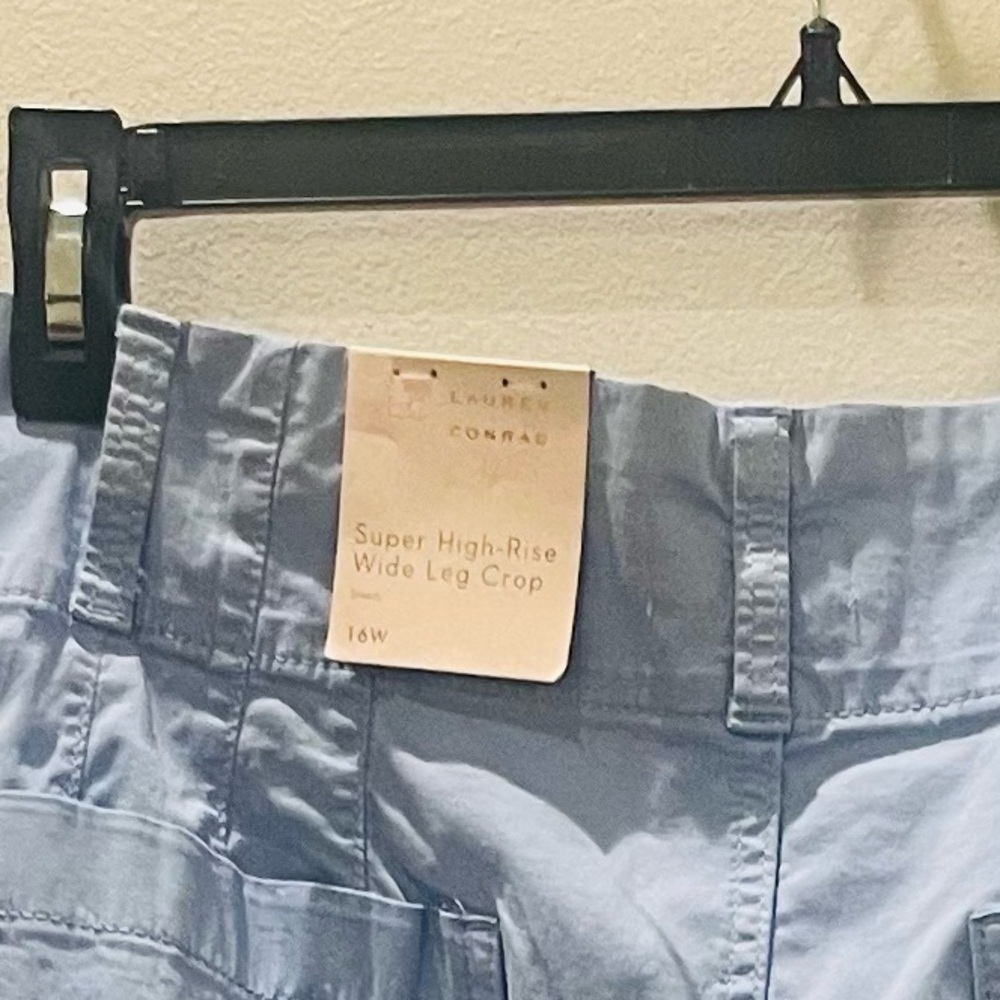 NEW…LC Lauren Conrad Super High Rise Light Blue Wide-Leg Cropped Pants - Picture 4 of 4
